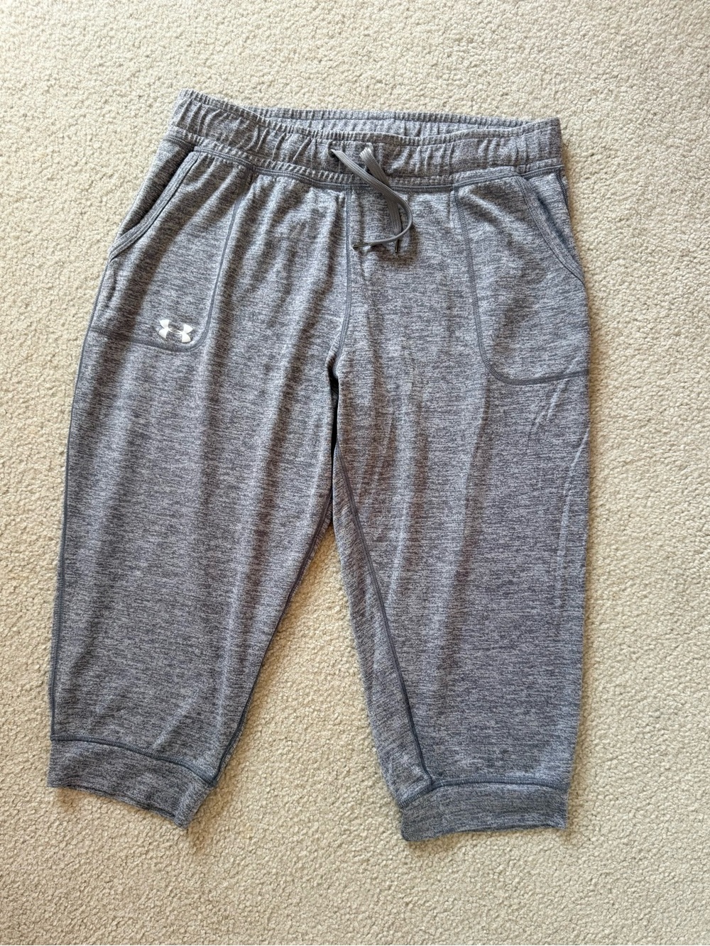 Under Armour Women’s Gray Heather Capri Joggers Size Large